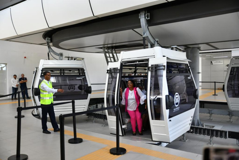 Ciudadanos prueban Teleférico de Los Alcarrizos