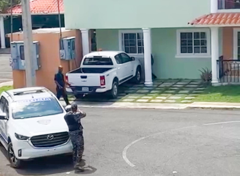 Agentes de la Policía intentaron detener al agresor Carlos Campusano Arias, luego de matar a tres personas en Bonao.
