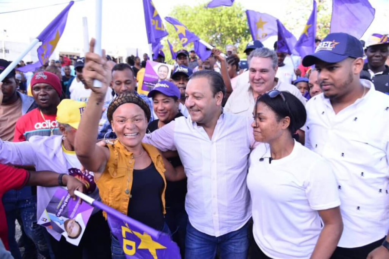 Abel Martínez, candidato del PLD, realizó varias actividades en San Pedro Macorís.