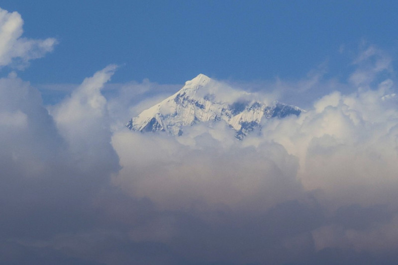 En esta foto de archivo tomada el 7 de marzo de 2023, una imagen aérea tomada en el aire desde un helicóptero muestra la cima del Monte Everest, la montaña más alta del mundo con 8.848 metros, en la cordillera del Himalaya de Nepal.