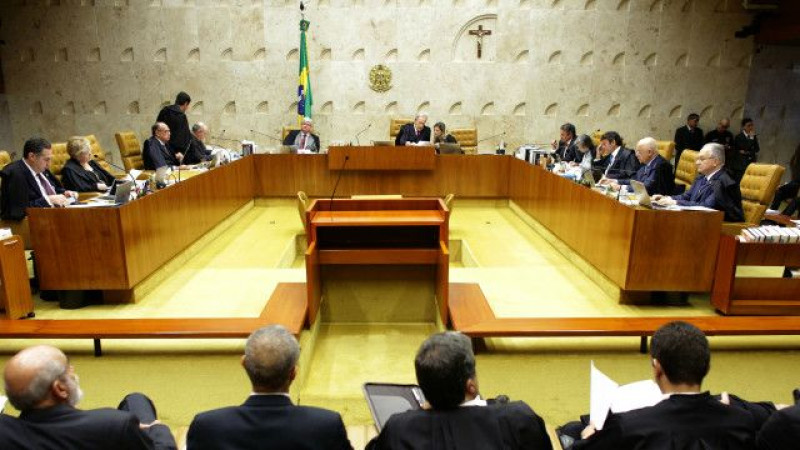 Funcionarios de la Corte Suprema de Brasil en sesión