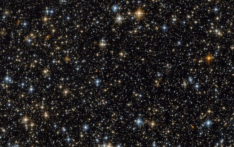 Captura de una galaxia con estrellas visibles. Las primeras galaxias eran más masivas de lo que se pensaba.

Astrónomos han detectado un halo extendido de materia oscura alrededor de una antigua galaxia enana, lo que sugiere que las primeras galaxias del universo eran más masivas de lo que se pensaba.

POLITICA INTERNACIONAL INVESTIGACIÓN Y TECNOLOGÍA
ESA/HUBBLE & NASA