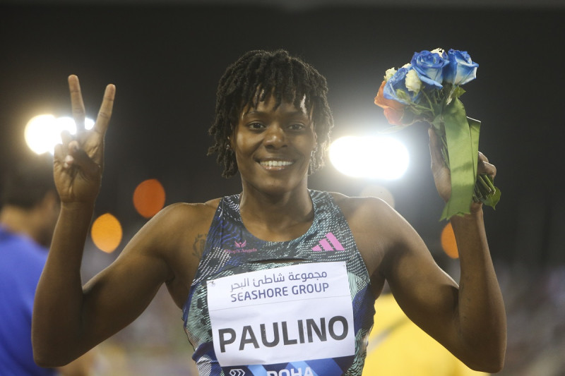 Marileidy Paulino reacciona después de ganar los 400 metros durante una competencia de atletismo de la Liga Diamante en Doha, Qatar, el viernes 5 de mayo de 2023.