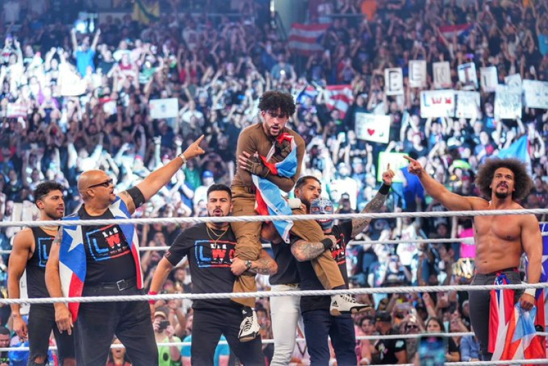 Bad Bunny gana la pelea callejera de San Juan en la cartelera “Blacklash”, que ha organizado la WWE en el Coliseo de Puerto Rico.