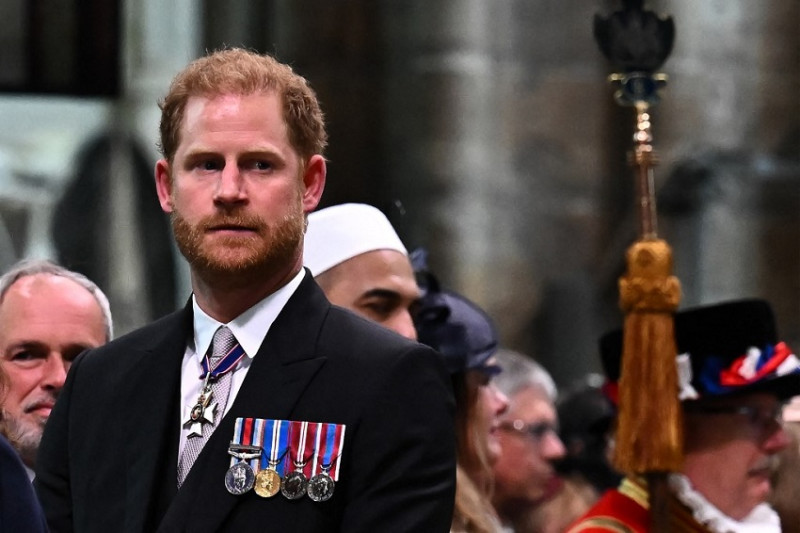 Príncipe Harry asiste a la coronación de su padre, el rey Carlos III de Reino Unido.