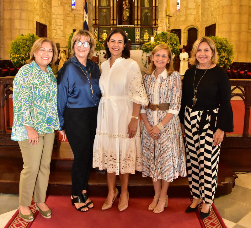 Lena Besona, Griselda Carrión, Alexandra Matos de Purcell, Amanda Malkun y Teresa Lebrón.