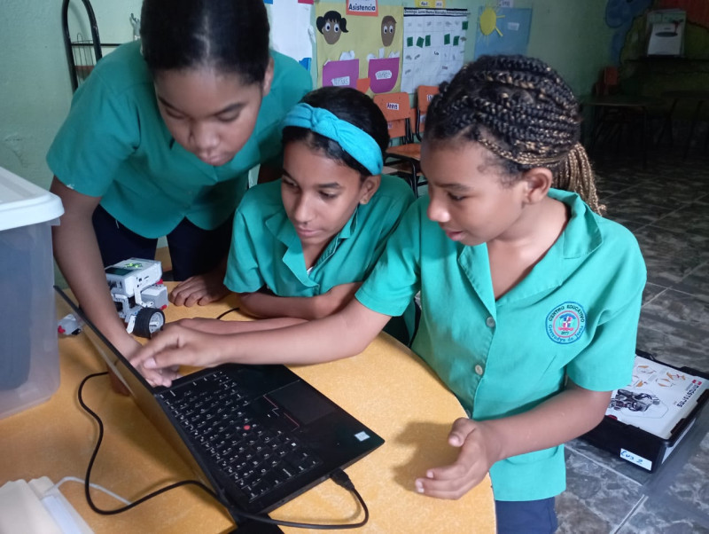 En las clases de robótica para niños se usan lenguajes de programación gráficos, más fáciles de asimilar para los pequeños.