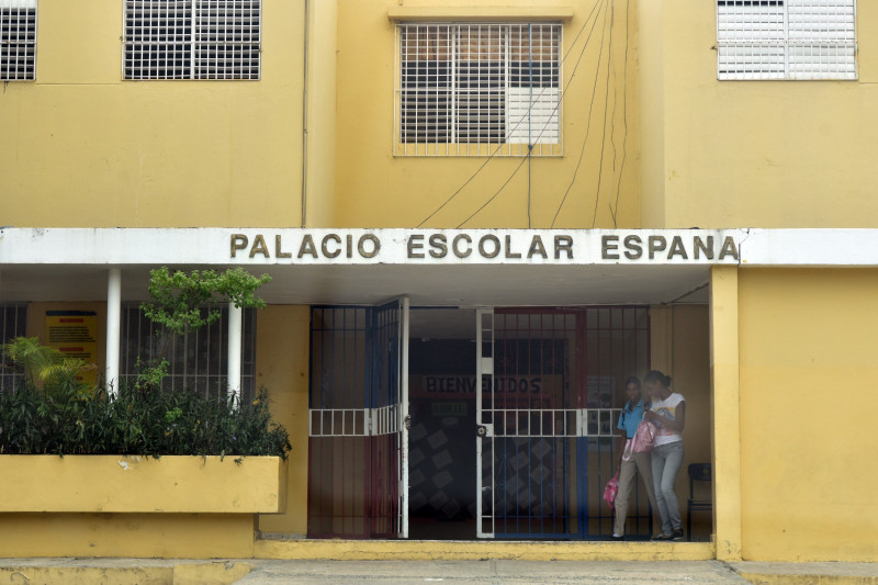 Palacio Escolar España, una de las escuelas que evacuo algunos estudiantes por la alarma de fuga de gas.