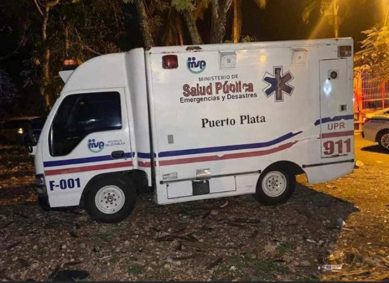 Ambulancia chocada por empleado de hospital de Puerto Plata contra sargento de la PN