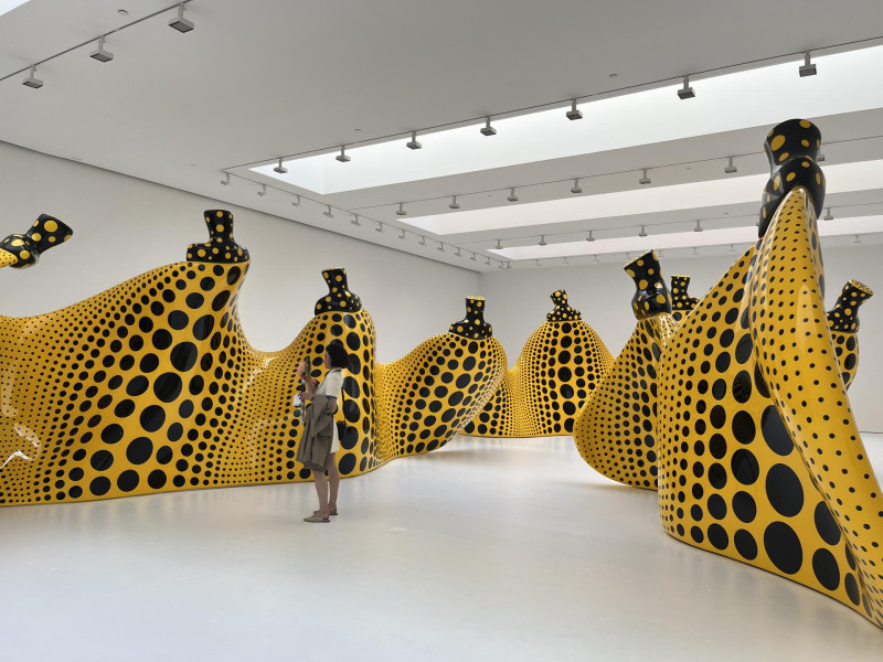 Obra de la artista japonesa Yayoi Kusama en la galería David Zwirner de Nueva York.