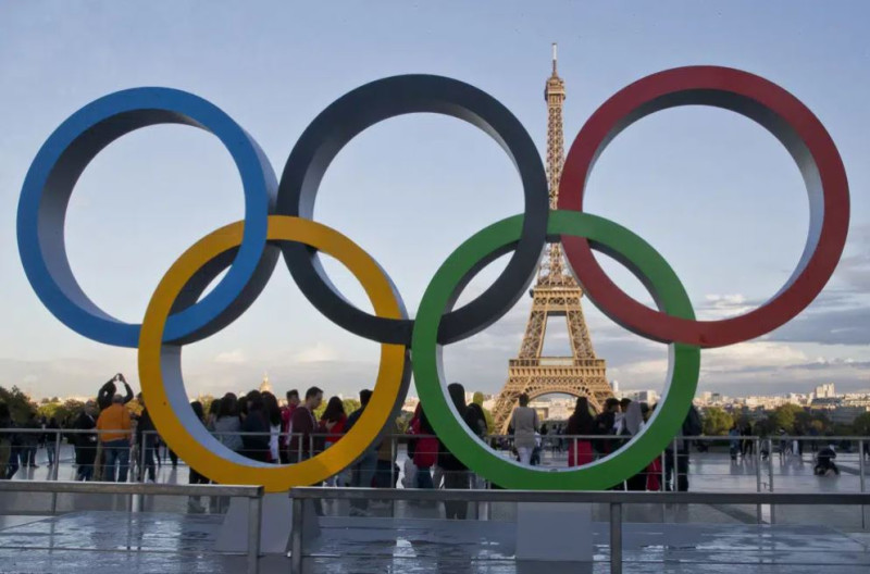 Los anillos olímpicos en la plaza de Trocadero tras el anuncio de París como sede de los Juegos Olímpicos de 2024