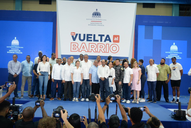 Personalidades protagonizan "De Vuelta al Barrio".