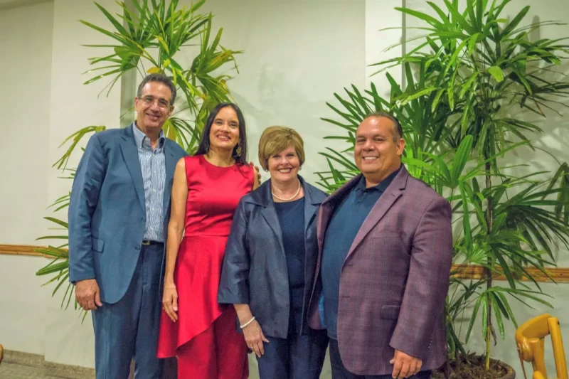 Miguel Bogaert, Monserrat Bogaert, Cindy Jacobs y Carlos Acosta.