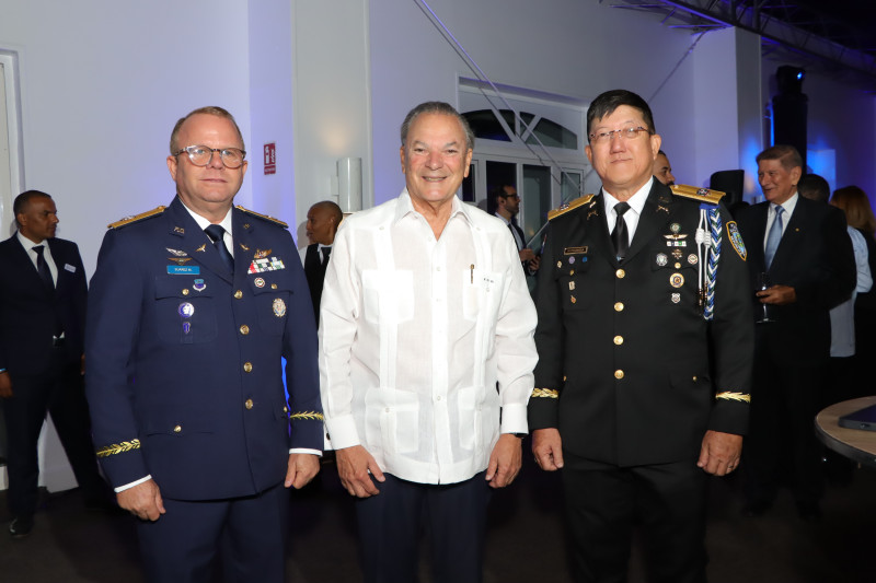 General Floreal Suarez, Frank Rainieri y General Minuro Matsunaga