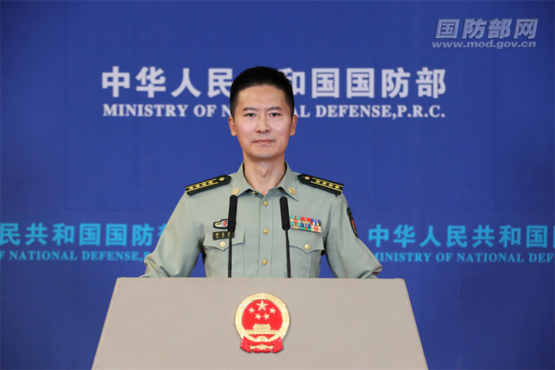 El coronel mayor Tan Kefei, portavoz del Ministerio de Defensa Nacional (MND) de la República Popular China (RPC), responde a las preguntas de los periodistas en una conferencia de prensa regular el 29 de septiembre de 2022.