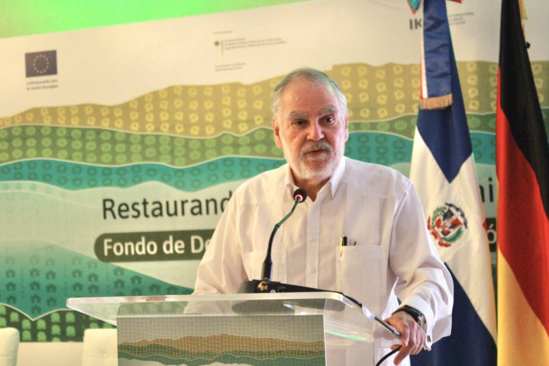 El ministro Miguel Ceara Hatton en una actividad de Medio Ambiente este año.