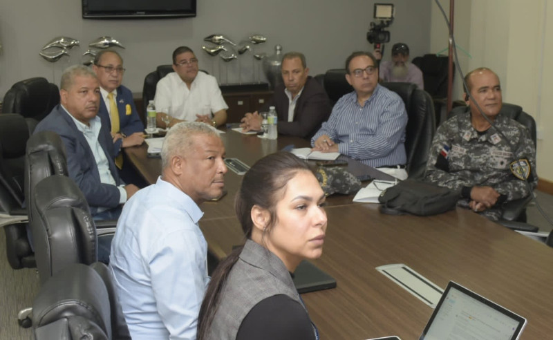 El ministro de Deportes, Francisco Camacho, encabeza el encuentro entre varios sectores para tratar sobre el control antidopaje.