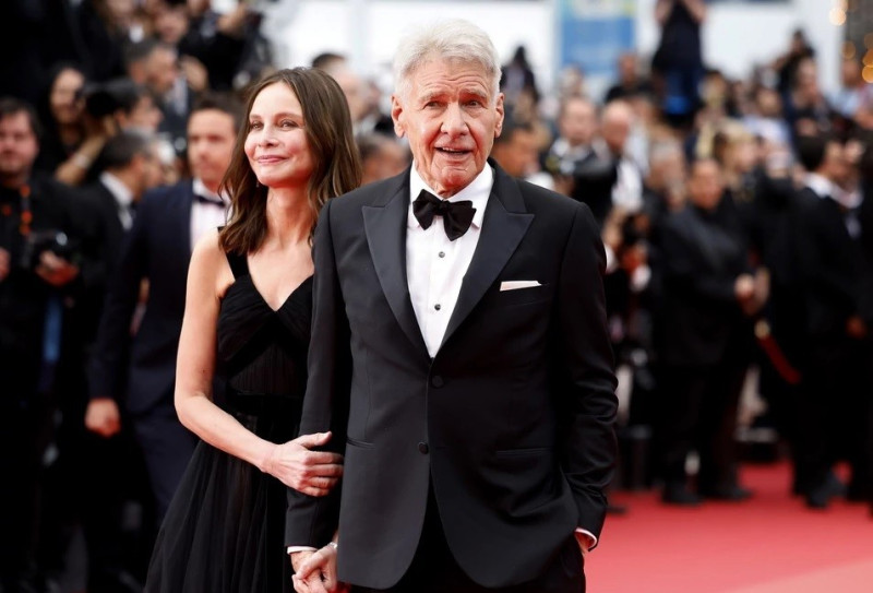 arrison Ford, acompañado por su esposa Calista Flockhart, en el Festival de Cannes