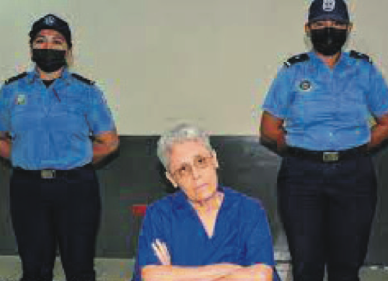 Dora María Téllez. Una heroina de Nicaragua, convertida hoy en paloma por los dictados de Ortega y sus secuaces.