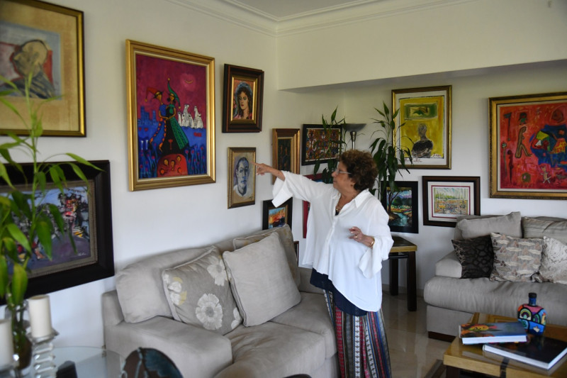 Consuelo Despradel en su casa en mayo de 2023.Alli se respira arte en sus paredes.