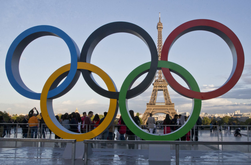 Los anillos olímpicos en la plaza de Trocadero tras el anuncio de París como sede de los Juegos Olímpicos de 2024.