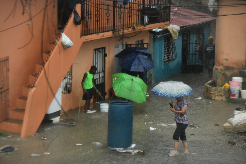 Viviendas inundadas por crecida de cañadas en El Caliche de Los Ríos