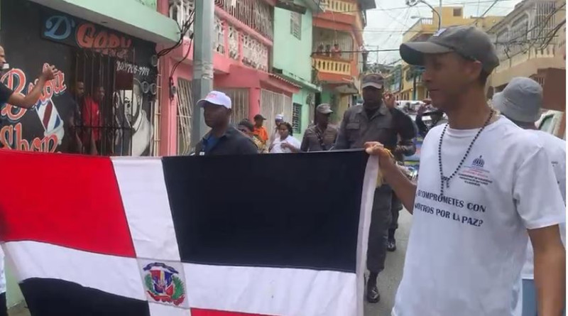 Comunitarios marchan por la Paz en el sector Los Tres Brazos