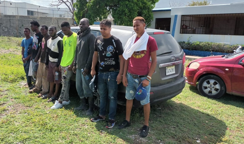Criollos que contrabandeaban con seis haitianos