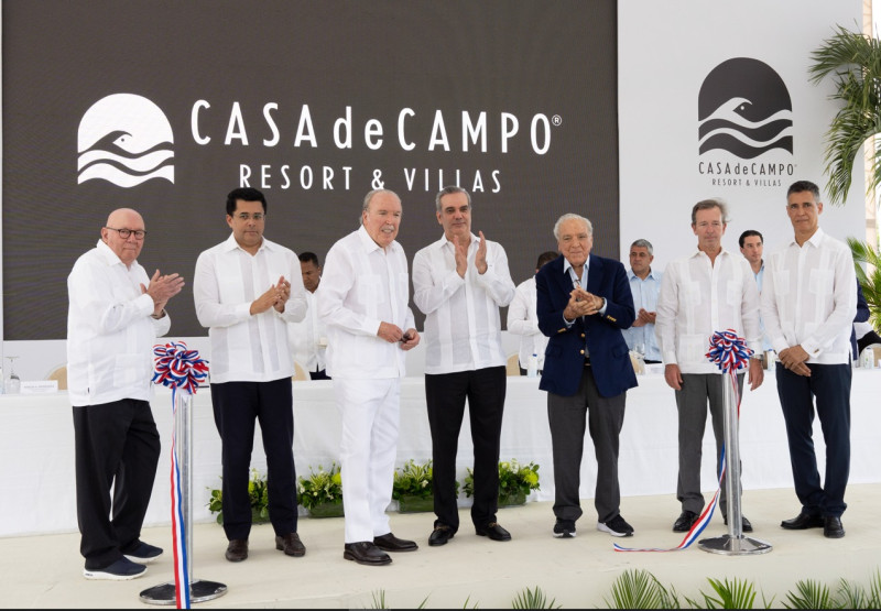 Ramón Menéndez, el ministro de Turismo David Collado, José -Pepe- Fanjul; el presidente de la República, Luis Abinader, Alfy Fanjul, José Fanjul Jr. y Andrés Pichardo