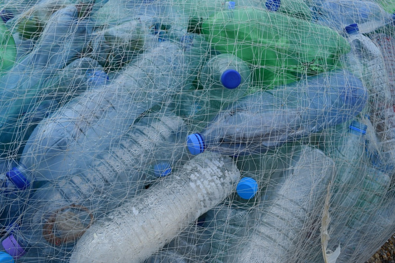 Se calcula que en 2021 se comercializaron 369 millones de toneladas de plástico en todo el mundo.
