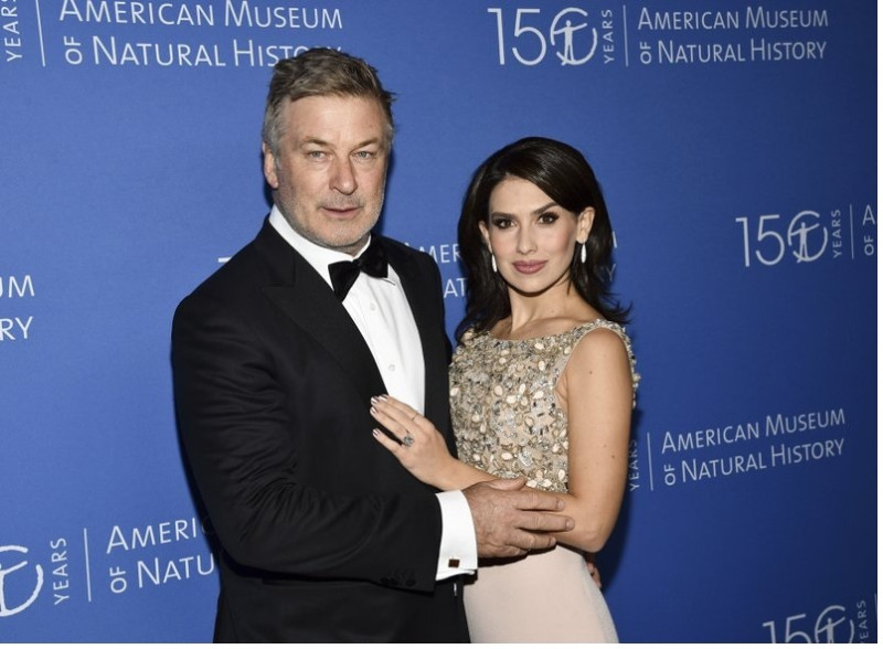 Alec Baldwin y su esposa Hilaria Baldwin el 21 de noviembre 2019 en New York.