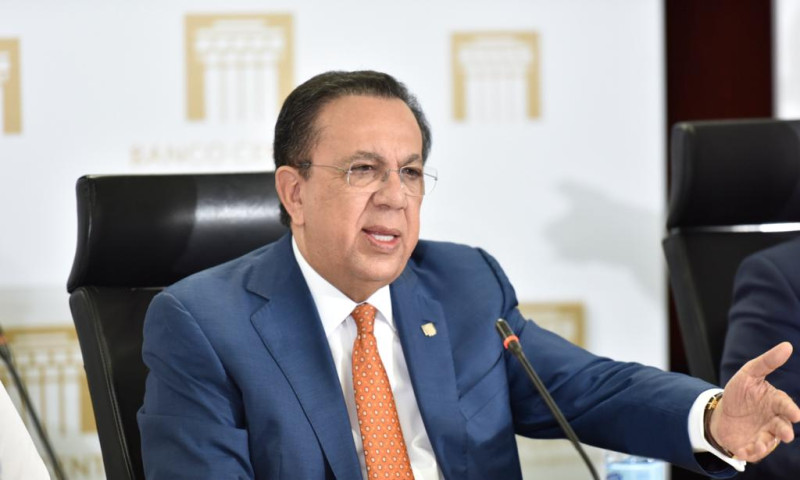 El gobernador del Banco Central, Héctor Valdez Albizu.