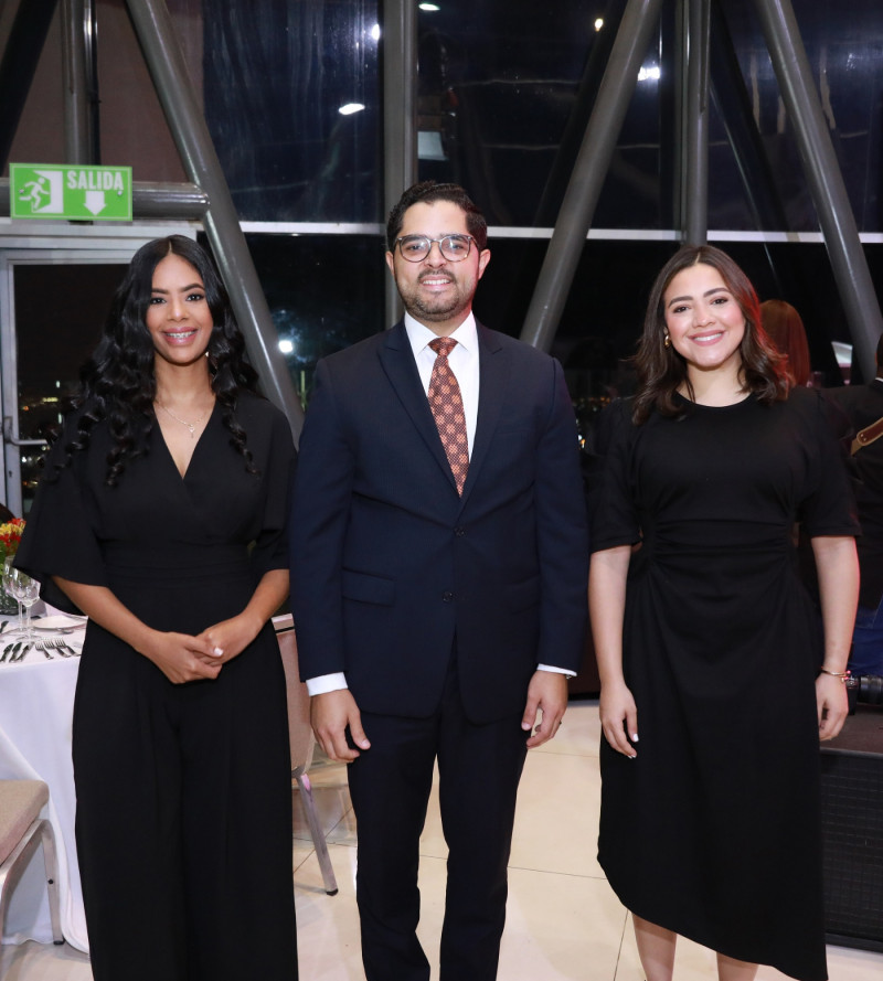 Yenifer Pérez, Simón Grullón y Francina Corona.