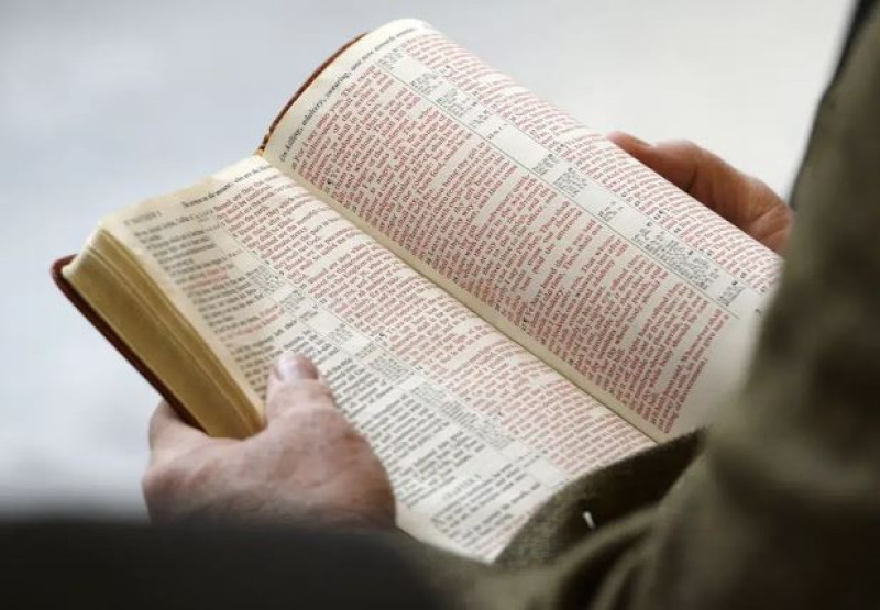La Biblia ha sido prohibida en las escuelas primarias y secundarias del distrito escolar de Davis, al norte de Salt Lake City, después de que un comité de revisión decidiera que no era apropiada para la edad "debido a su vulgaridad o violencia"