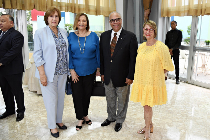 Carmen Heredia, Lillyanna Díaz, Checheo Rivera y Marianela Sallent.