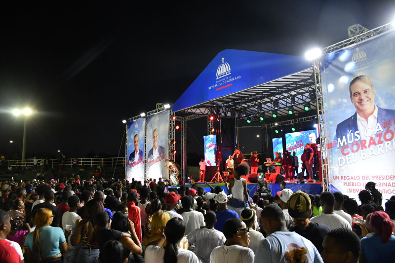 Miles de residentes en La Ciénaga disfrutaron de varias horas de populares agrupaciones musicales.