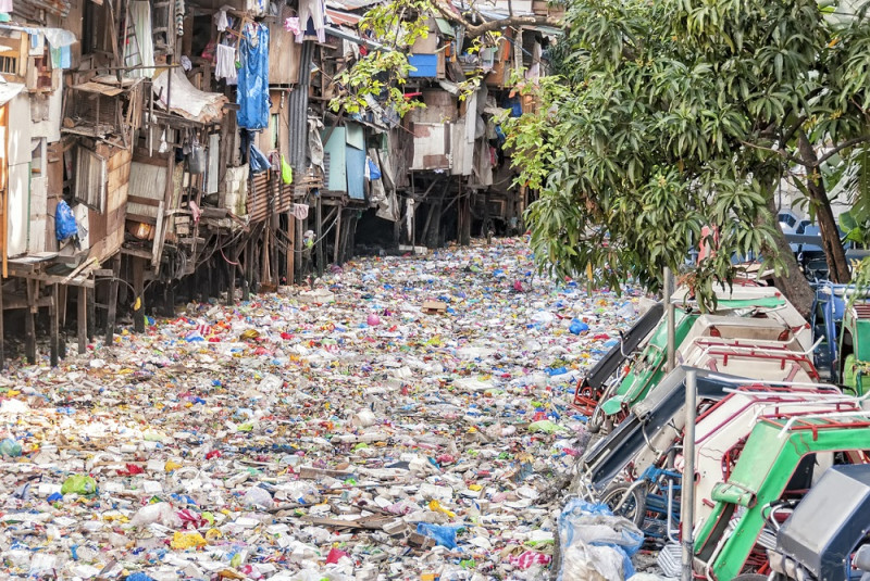 En los últimos años se ha legislado contundentemente para frenar el desecho de plásticos en Filipinas.