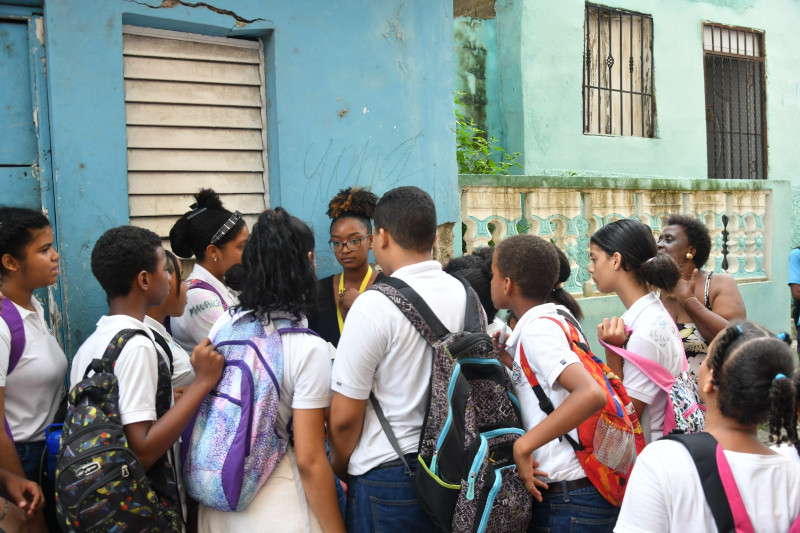 Estudiantes del liceo Tía Tatiana, del sector Libertador, de Herrera, hablan con la reportera Nayeli Reyes sobre la situación que están atravesando.