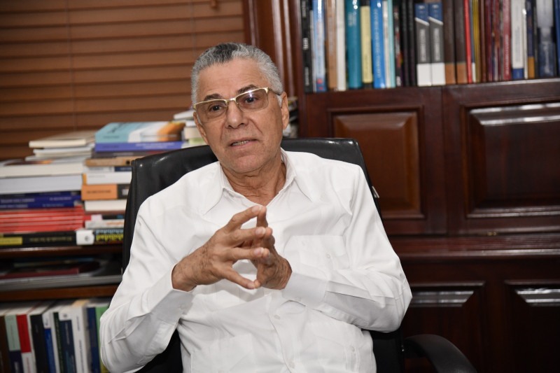 El alcalde Manuel Jiménez explica sus planes para el municipio de Santo Domingo Este.