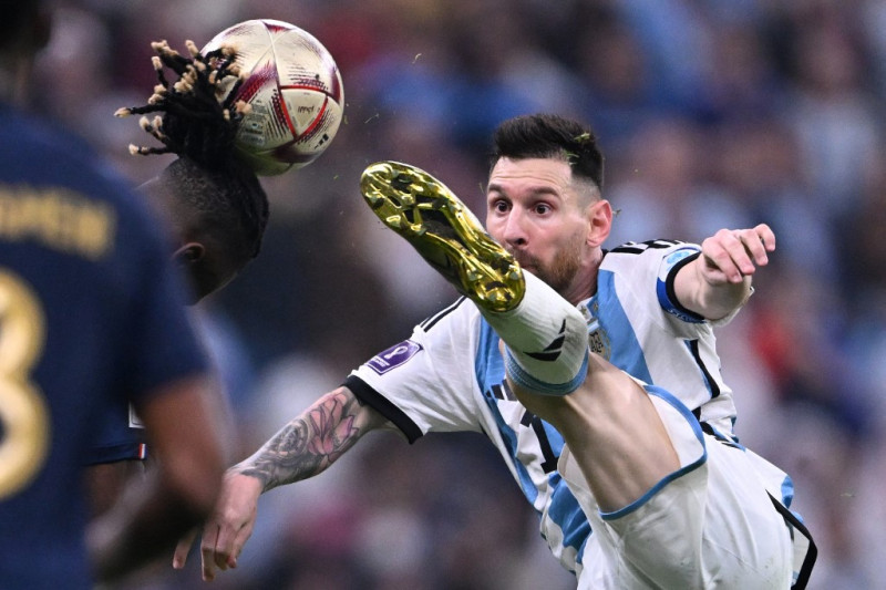 Lionel Messi jugando para la selección argentina en Qatar 2022