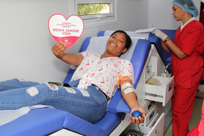El Club de Donantes de PUCMM tiene más de 12 años. Una donante de sangre.
