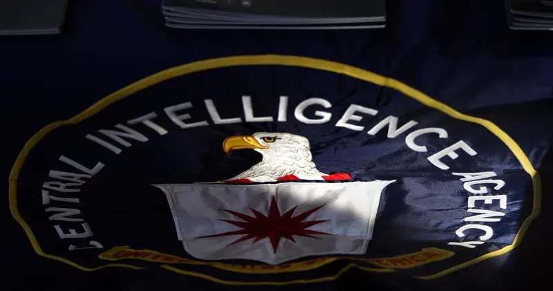 El emblema de la CIA en Atlanta, 13 de noviembre de 2013. El gobierno del presidente busca renovar la Ley de Inteligencia Extranjera que caduca al finalizar 2023, se informó el 13 de junio de 2023.