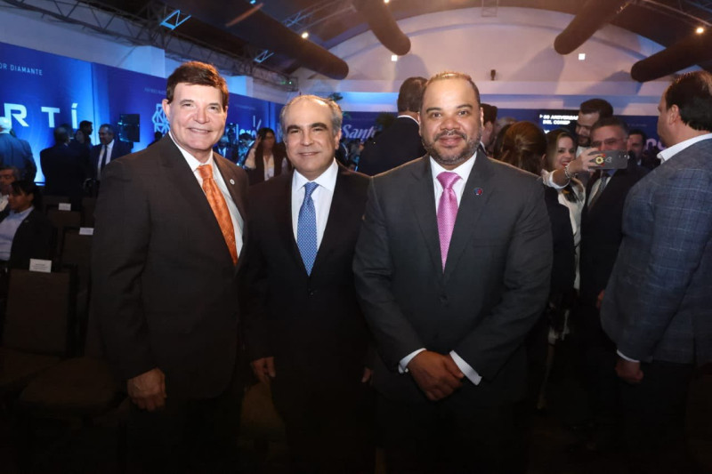 Los empresarios Julio Virgilio Brache, Celso Juan Marranzini junto a Pablo Ullo, Defnesor del Pueblo.