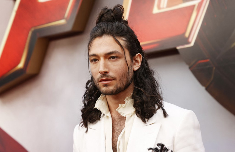 Ezra Miller en la premiere de "The Flash"