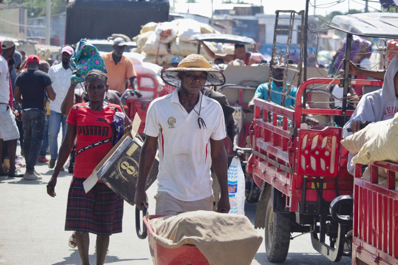 Haitianos encuentran en Codevi oportunidades laborales.
