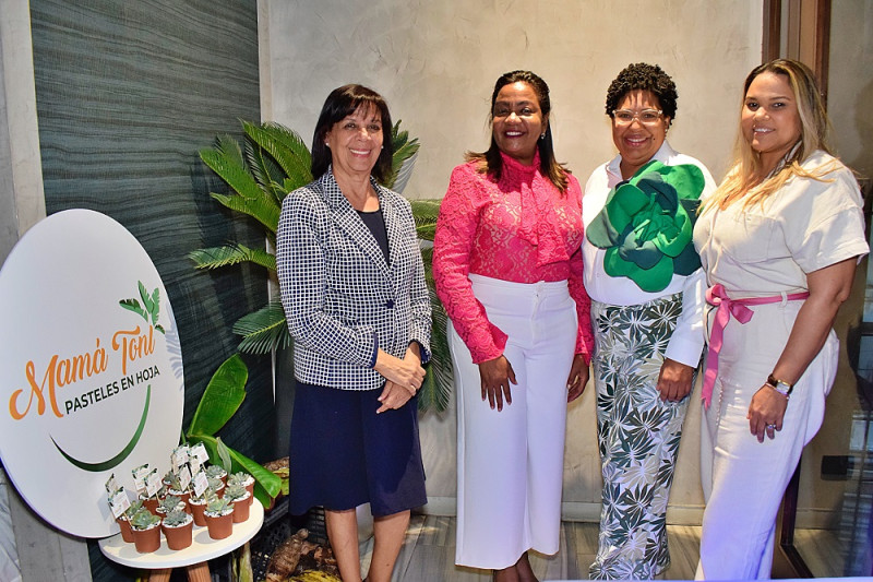 Luz Divina Escoto, Amarilys Duran Salas, Ileni Mckenzie y Priska Reyes.