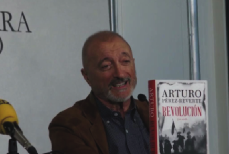 Arturo Pérez-Reverte en el acto de presentación de su novela