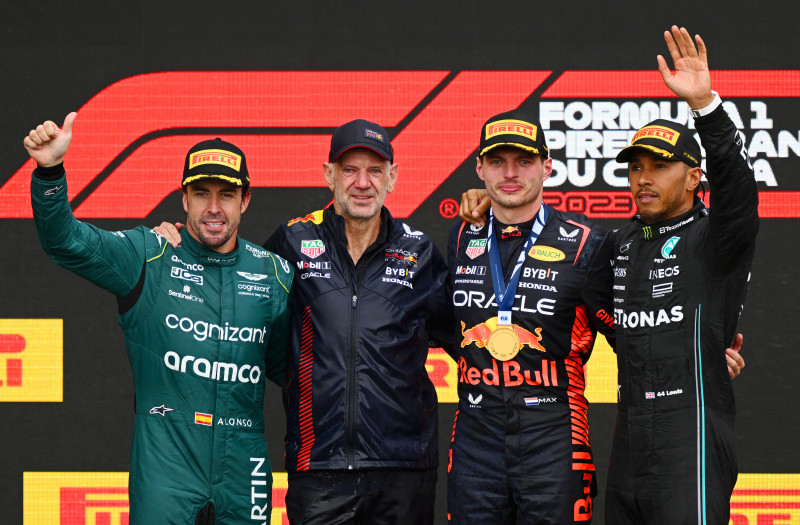 Fernando Alonso, Adrian Newey, Max Verstappen y Lewis Hamilton