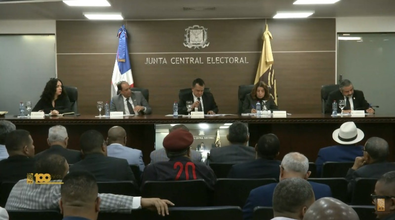 Fotograma de la transmisión en vivo de la audiencia de la Junta Central Electoral con los partidos políticos, celebrada esta tarde.