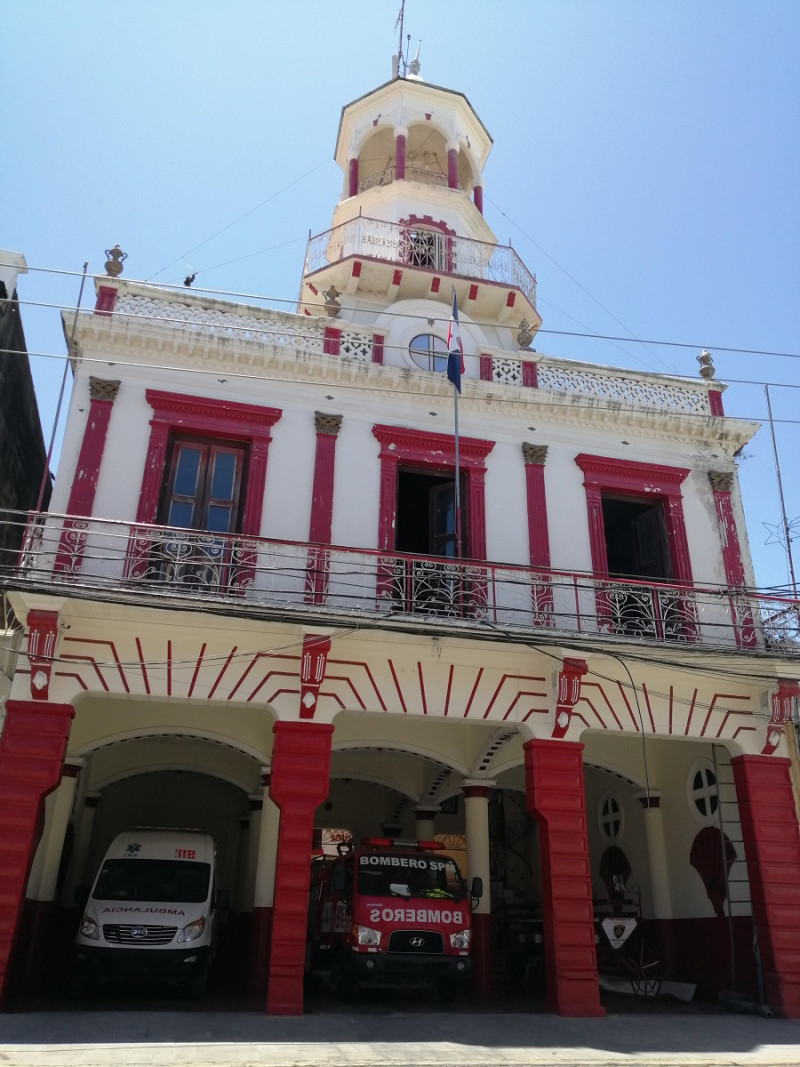 Fachada del cuartel de Bomberos, en San Pedro de Macorís.